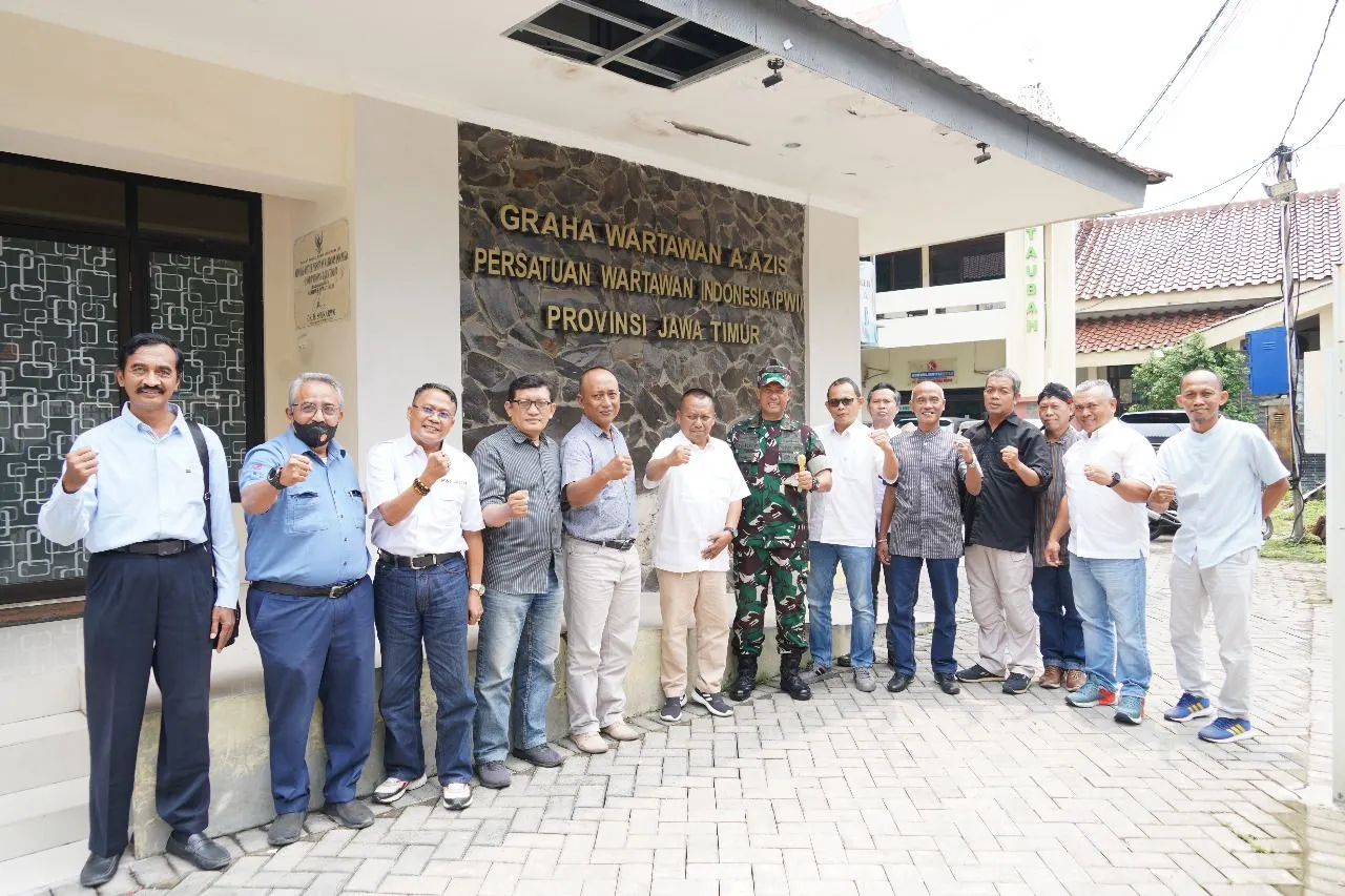 Tingkatkan Kemanunggalan TNI dan Medìa, Danrem 084/BJ Berkunjung ke PWI Jatim