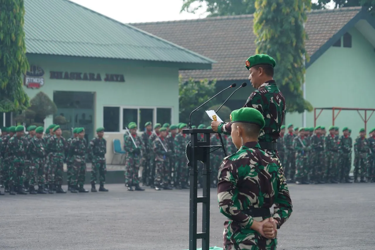 Amanat KASAD Di Bacakan Oleh, Danrem 084/BJ Pada Upacara Bendera