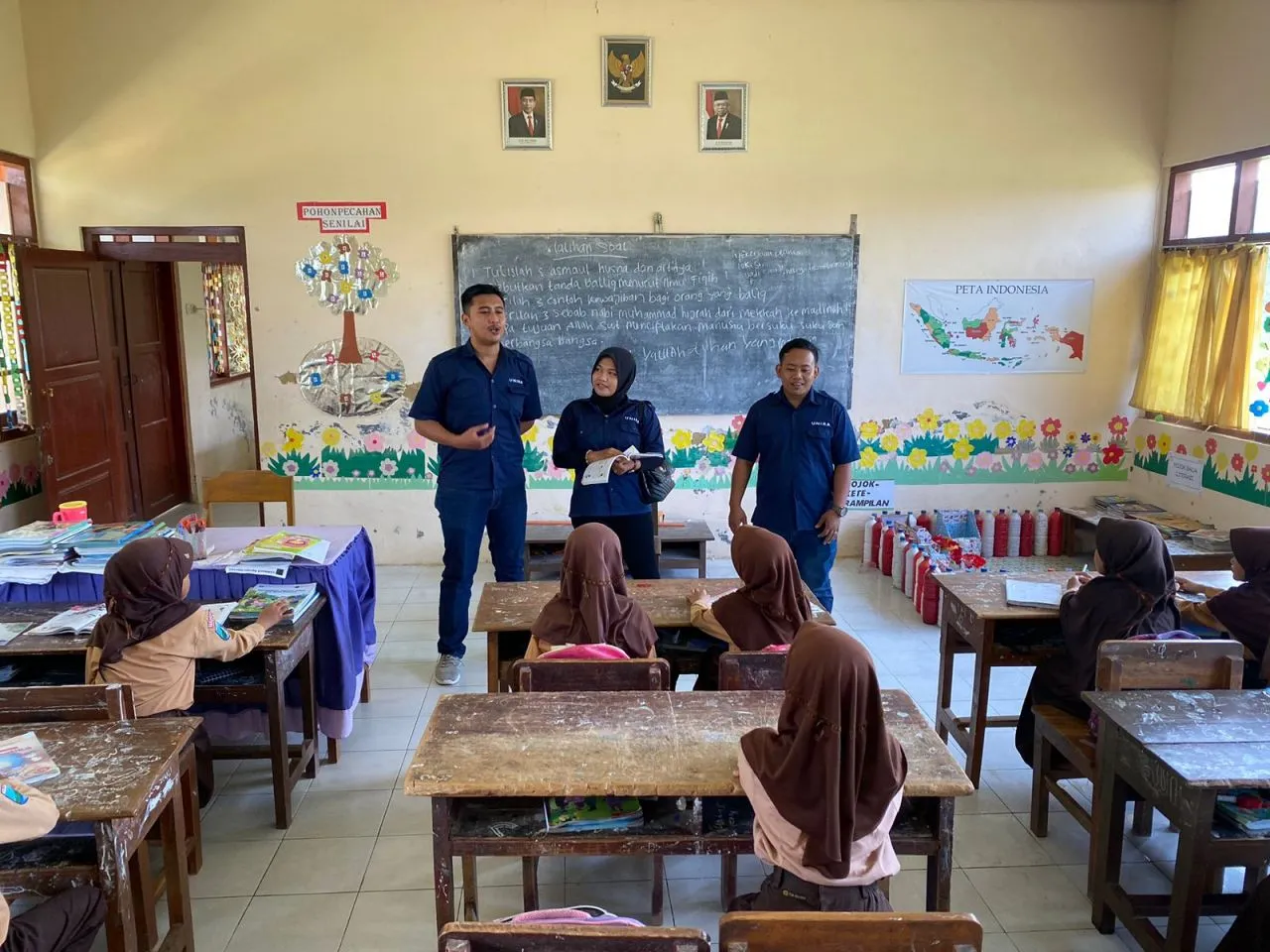 KKN Kelompok 21 UNIRA, Lakukan Gerakan Literasi Sejak Dini Dengan Tema " One Day One Book "
