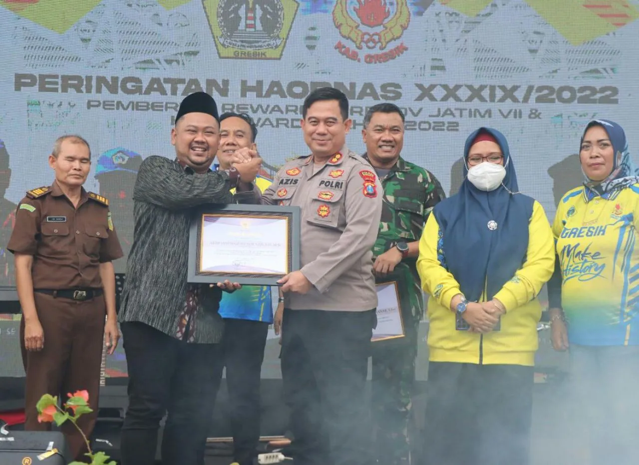 Kapolres Gresik, Diganjar Penghargaan Atas Kontribusi Dan Peduli Olahraga dalam Porprov Jatim 2022
