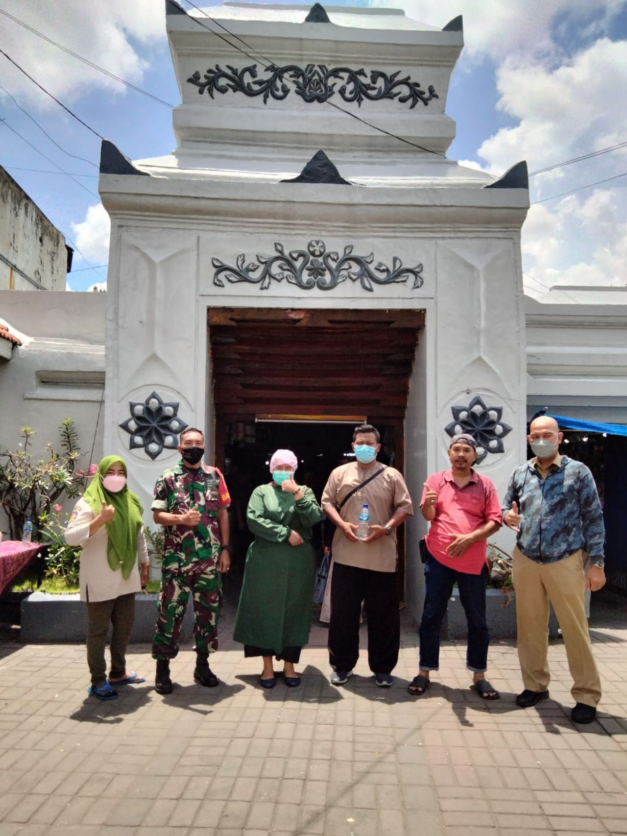 Lurah Ampel M.Imzak, Babinsa Ampel Serka Moch Ilyas, Kasi trantib Kelurahan Ampel Buk Rukaya, Anggota VIII Puskesmas, Ketua RW 2 Bapak M.Haris, Ketua Paguyuban Ampel Bapak Agus dan Ketua Kordinator ampel Bapak Hidayat.