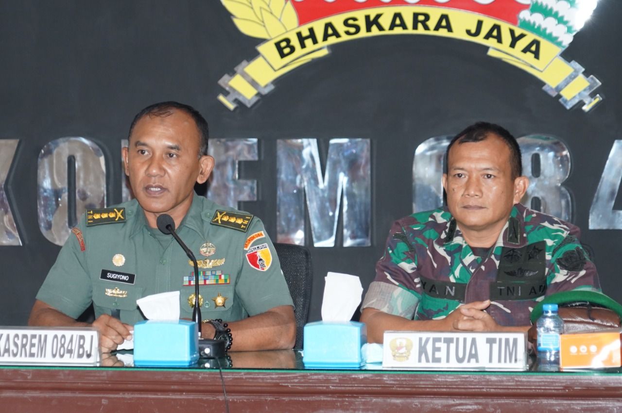 Kepala Staf Korem 084/BJ Kolonel.Inf. H. Sugiyono, S.Sos., M.SI. Bersama Tim Asistensi Kolonel.Inf. Endarwan Yansori