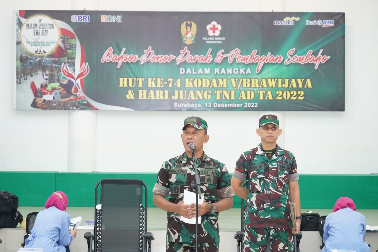 Pembukaan acara baksos donor darah dan pembagian sembako oleh Kepala Staf Korem 084/Bhaskara Jaya Kolonel Inf H. Sugiyono, S. Sos., M.SI.