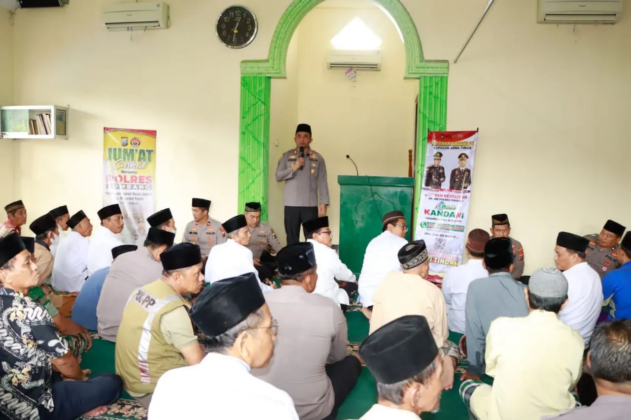 Jum’at Curhat, Kapolres Jombang Serap Aspirasi Warga Sumobito