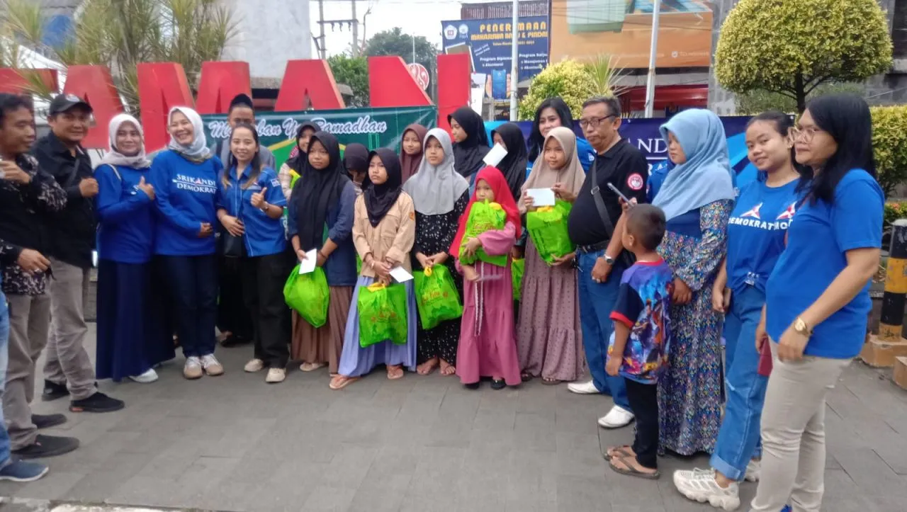 FPII Bersama Srikandi Demokrat Purwakarta, Bagikan Takjil Gratis dan Santuni Anak Yatim