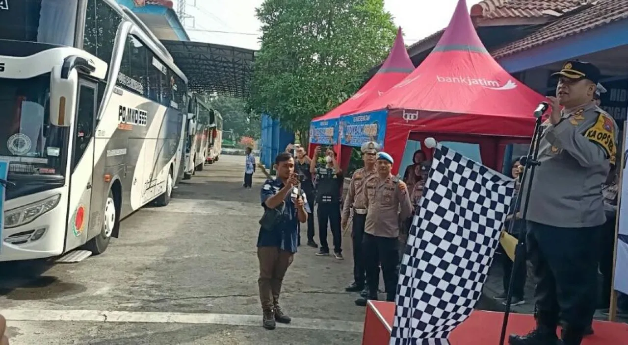 Antisipasi Penumpukan Kendaraan dan Lakalantas, Kapolres Mojokerto Berangkatkan Mudik Balik Gratis
