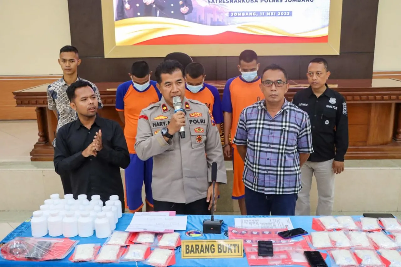 Satreskoba Polres Jombang, Bekuk 3 Pelaku Pengedar Sabu dan Pil Koplo