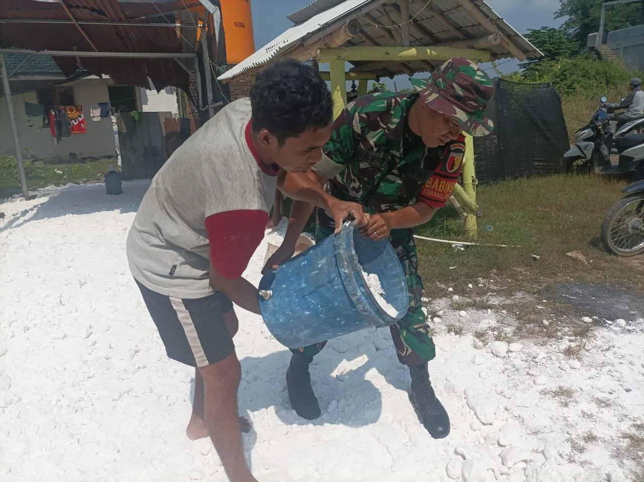 Karya Bhakti Atasi Kesulitan dengan Kebersamaan