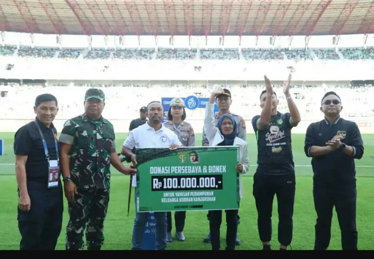 Pangdam V Brawijaya Mayjen TNI Farid Makruf Pantau Langsung Pertandingan Persebaya VS Arema