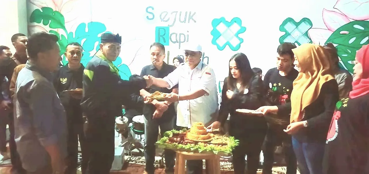 Resmikan Sekretariat DPC PAMMI Sidoarjo, Joko Linglung Terima Pucuk Tumpeng