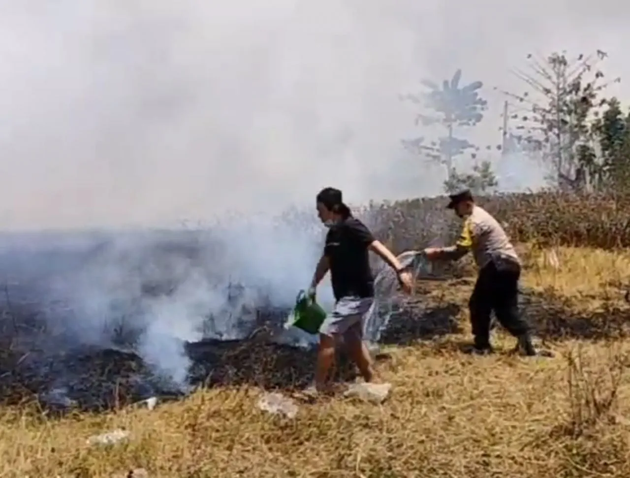 Diduga Karena Putung Rokok, Sampah TPA Randegan Terbakar