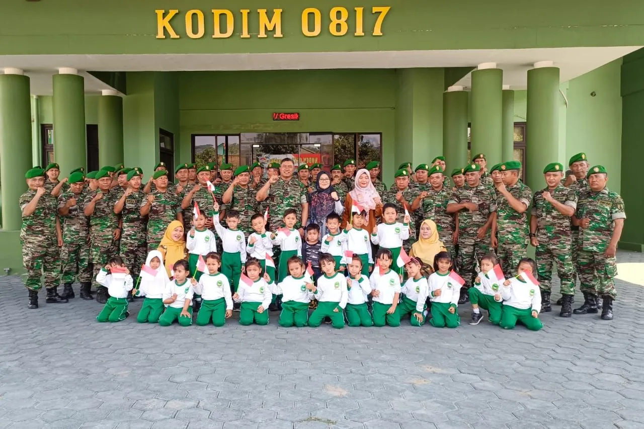 Rombongan Anak TK, Beri Kejutan Datangi Makodim 0817/Gresik