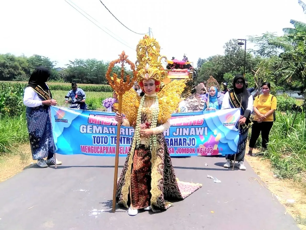 Pemdes Jombok, Gelar Pawai Budaya Peringati Sedekah Desa 