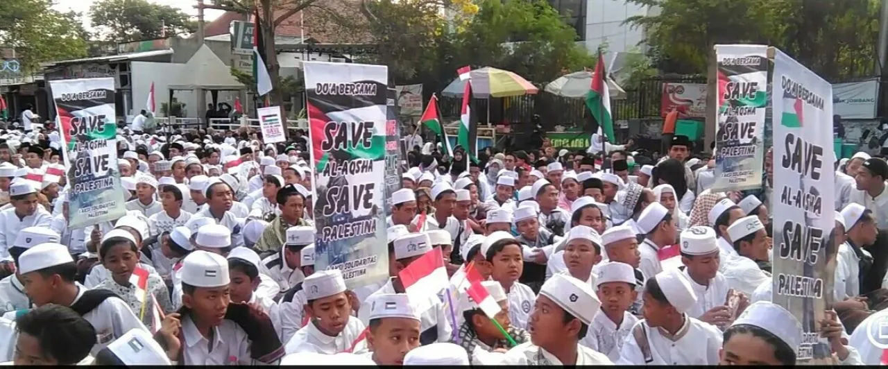 Jombang Memutih, Ribuan Masa Aksi Doakan Rakyat Palestina 