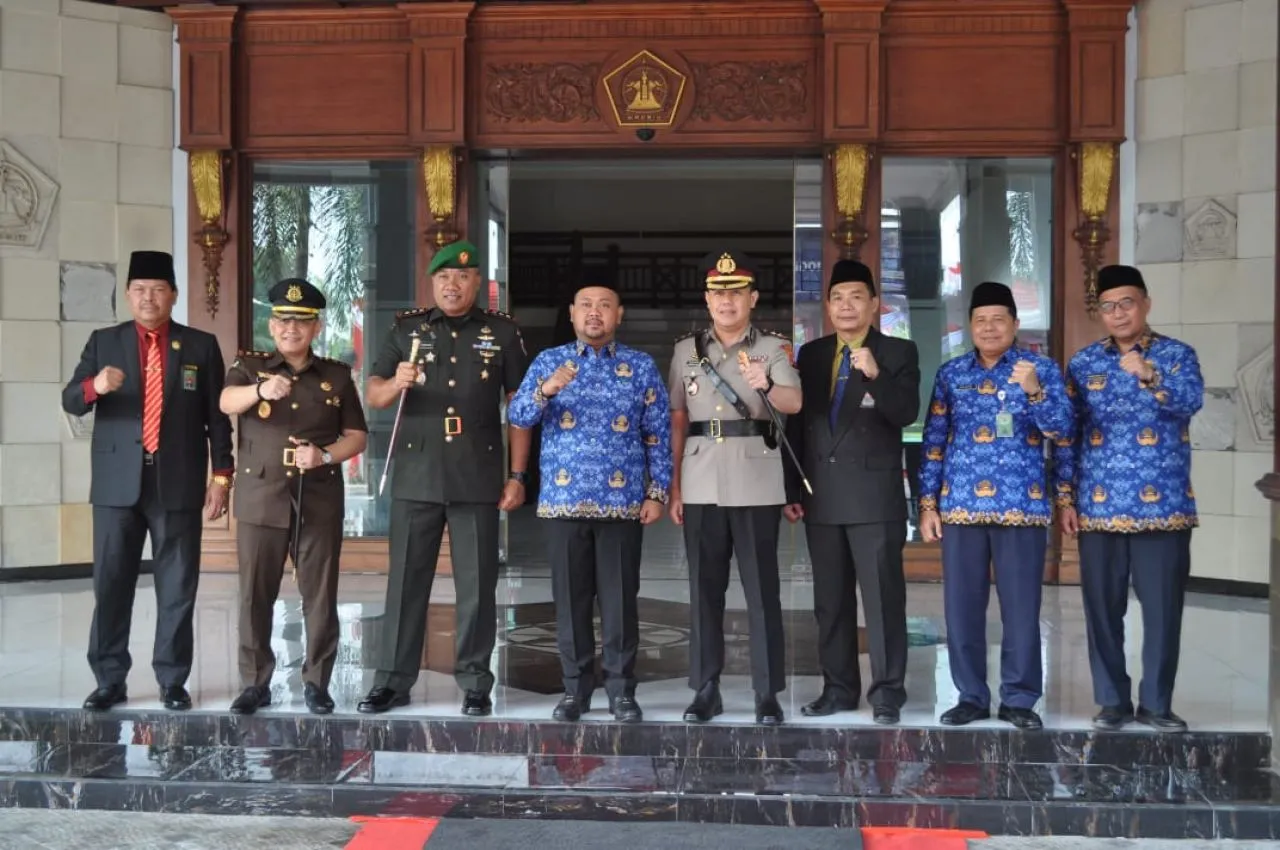 Upacara HUT Ke-52 Korpri, HUT ke-78 PGRI, Hari Kesehatan Nasional ke-59 dan Hari Guru Nasional Tahun 2023 di Kabupaten Gresik
