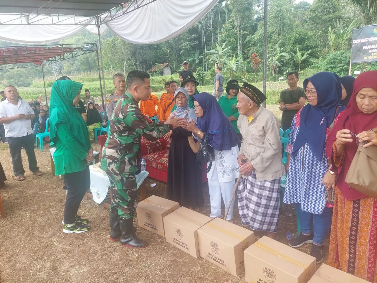 Dandim 0619/PWK Ajak Jajaran Koramil Tanam Pohon Dan Karya Bakti Di Kiarapedes