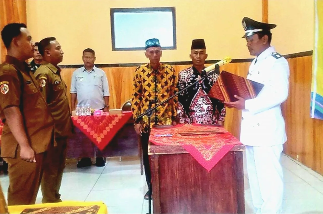 Lolos Administrasi Dan Tes CAT, Dua Perangkat Desa Warugunung Di Lantik