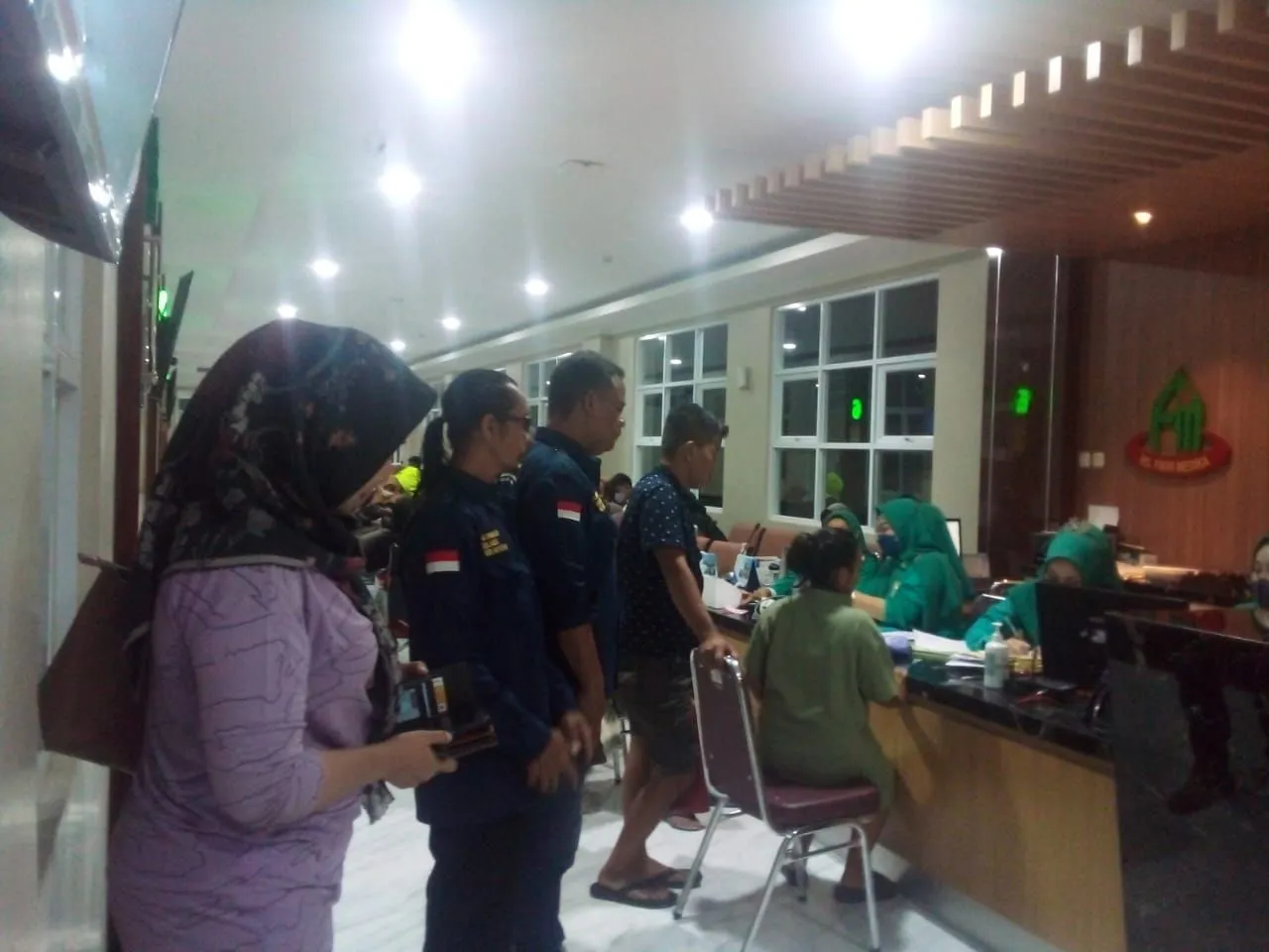 Tanggap : Tim Pemenangan Musliatun, Bantu Warga Yang Akan Melahirkan