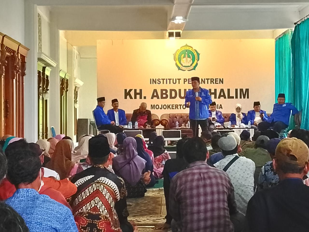 Mustakim, Saat Menyampaikan Himbauan Pada Simpatisan PAN di Guest House Kampus IKHAC Desa Bendunganjati Kecamatan Pacet Kabupaten Mojokerto