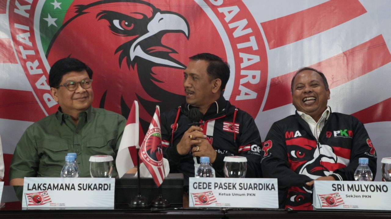 Laksamana Sukardi, Bersama Ketua Umum PKN Gede Pasek Suardika Didampingi Sekjen PKN Sri Mulyono