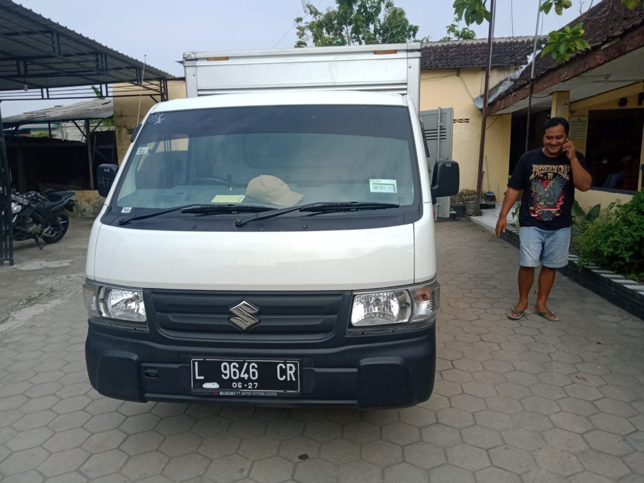 Caption : Unit Mobil Box Pengangkut Miras Yang Diamankan Petugas Polsek Kudu