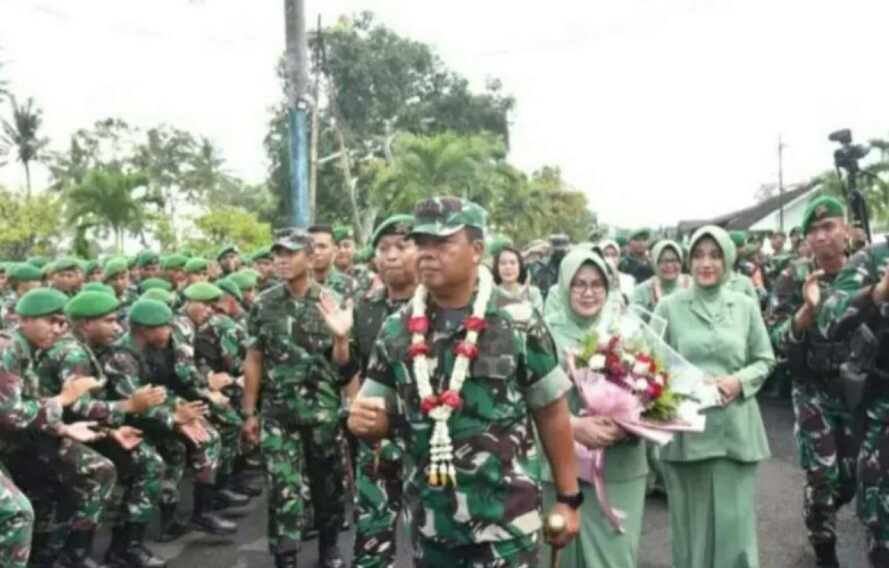 Caption : Pangdam V/Brawijaya Saat Kunjungan Kerja Di Mako Yonif 527/BY Lumajang