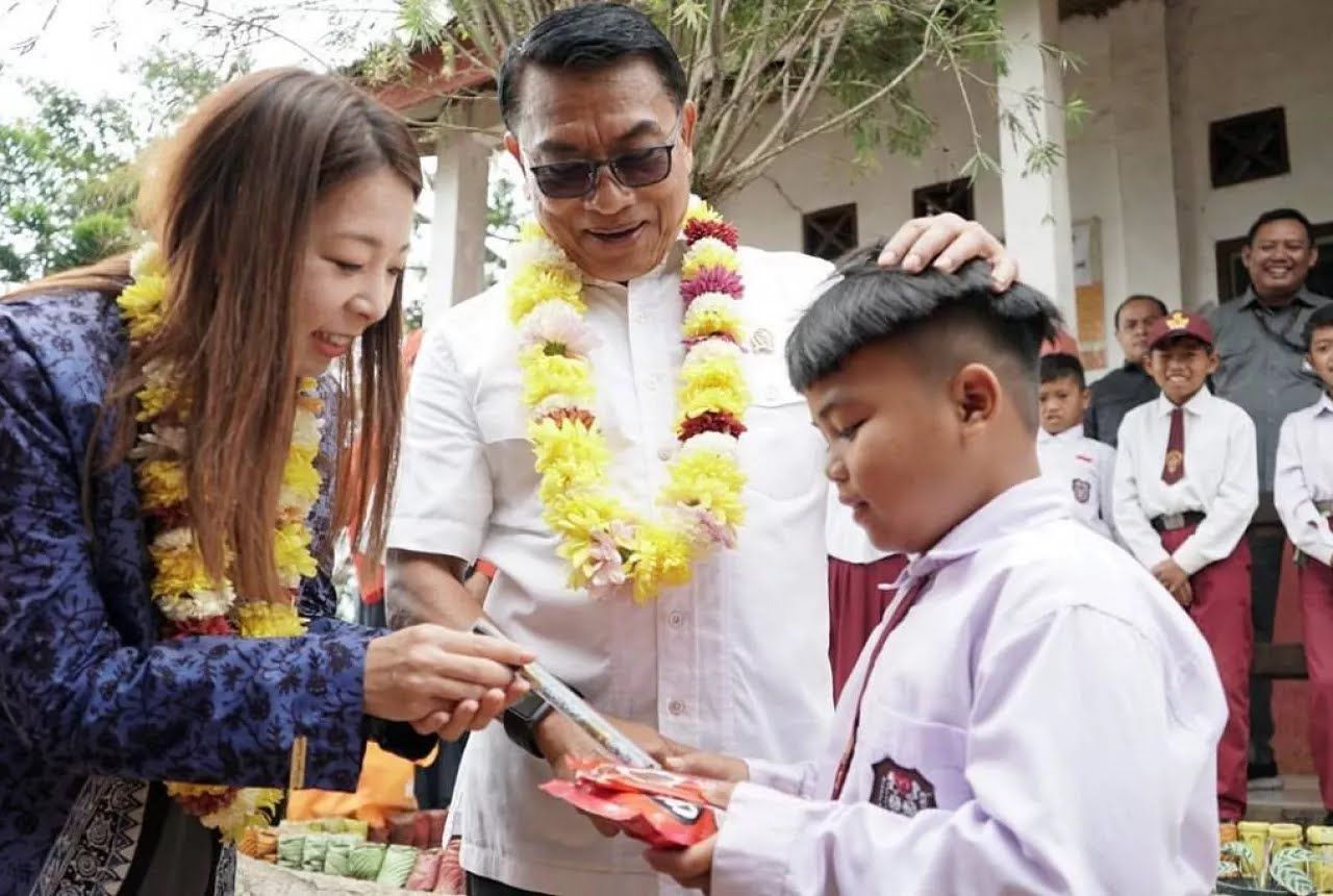 H.Moeldoko Kepala Staf Kepresidenan, Saat Berkunjung Ke SDN Selaawi Cianjur