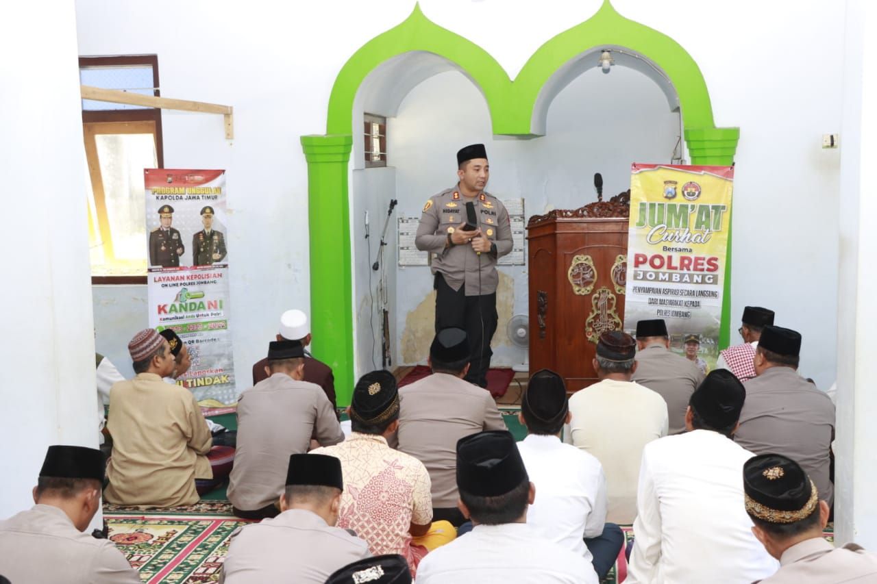 Jum'at Curhat : Kapolres Jombang AKBP.Moh.Nurhidayat ajak warga agar selalu menjaga Kamtibmas dan sampaikan keluhan terkait kinerja kepolisian