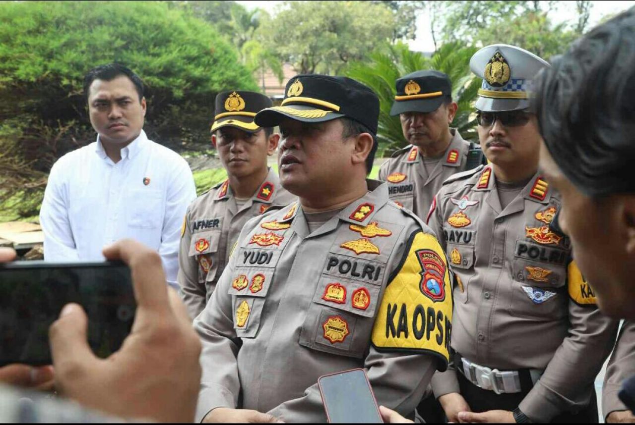 Gratis : Kapolres Mojokerto AKBP Wahyudi saat menyampaikan mekanisme dan himbauan pendaftaran mudik balik gratis ke Jakarta dengan tujuan terminal Kampung Rambutan