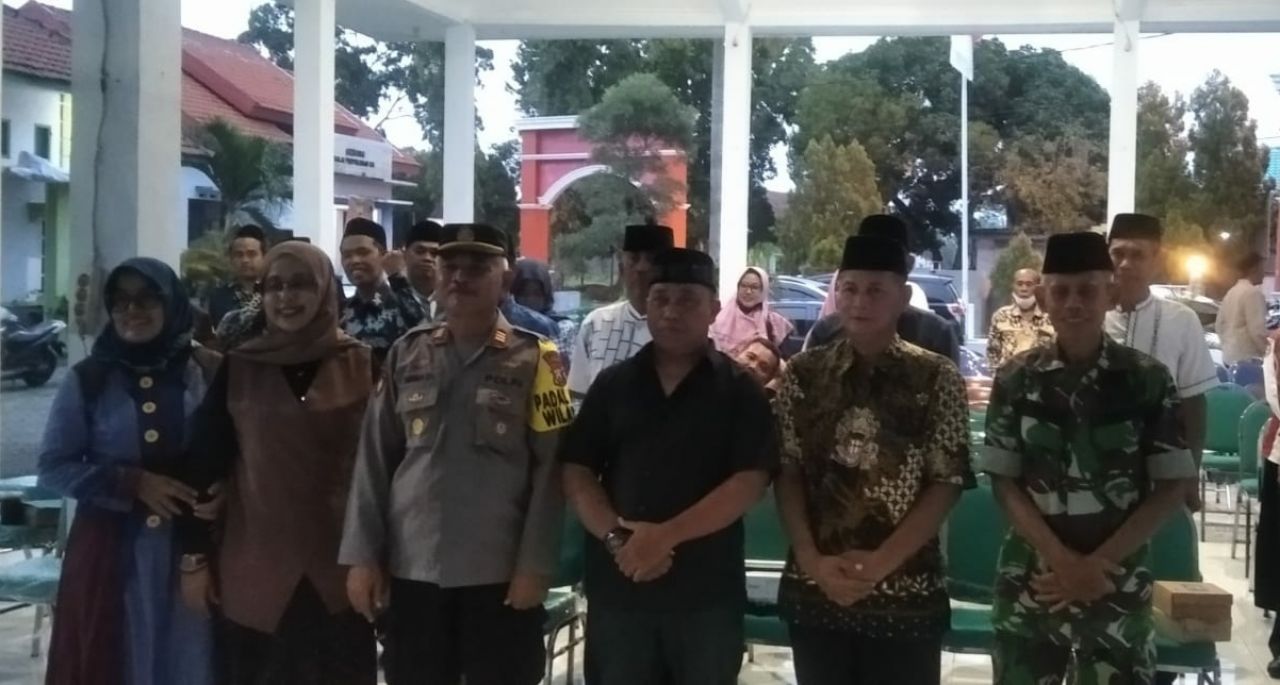 Caption : Forkopimcam Megaluh, Hadiri Acara Pamit Kenal Danramil 0814/19 Megaluh Di Pendopo Kecamatan Megaluh Jombang