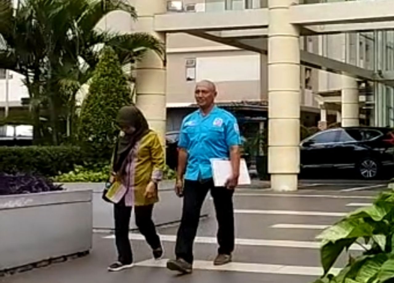 Tiba : Ibu Naya didampingi Om Jin Sahabat Anak Indonesia datangi Bareskrim Mabes Polri untuk menyelematkan nasib anaknya yang diduga disekap di Myanmar
