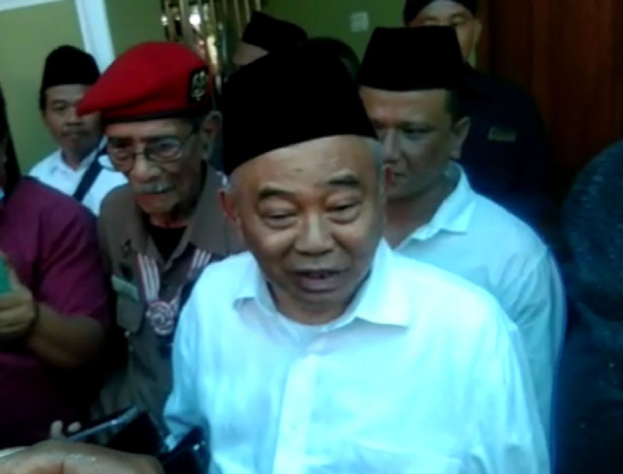 Doakan : Prof.Dr.KH Asep Saifuddin Chalim, pendiri Ponpes Amanatul Ummah Kembang Belor Pacet saat memberikan keterangan dihadapan awak media setelah acara silaturahmi dengan Ketua Umum Gerindra Prabowo Subianto