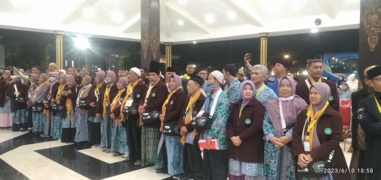 Open Seat : Isi Kekosongan Kursi Kloter 49 Lumajang, 44 calon jama'ah haji Kabupaten Jombang diberangkatkan oleh pemkab Jombang