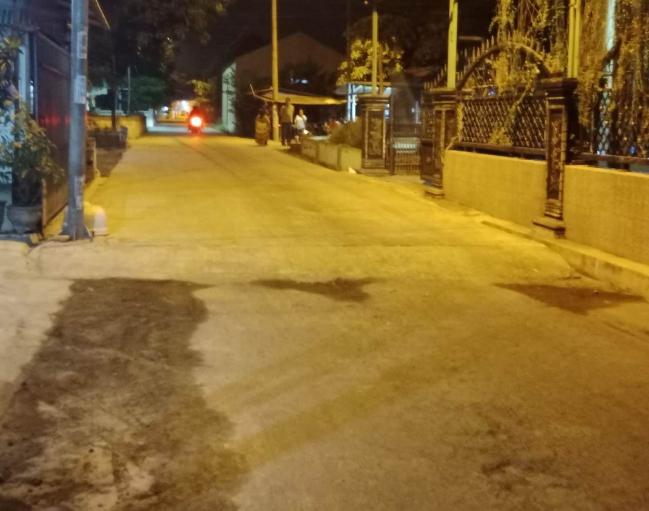 Pembangunan jalan cor di Desa Sukoanyar