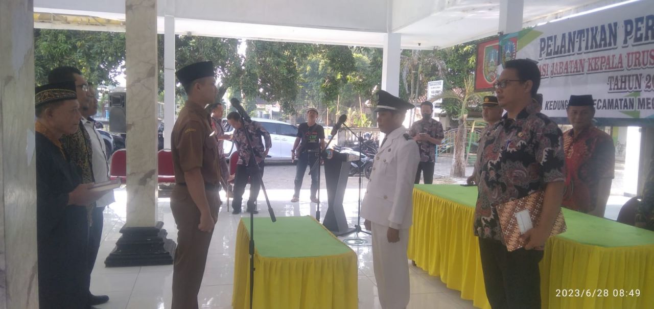 Lantik : Kades Kedungrejo M.Nurrudin ambil sumpah jabatan dan Lantik perangkat desa baru di balaidesa