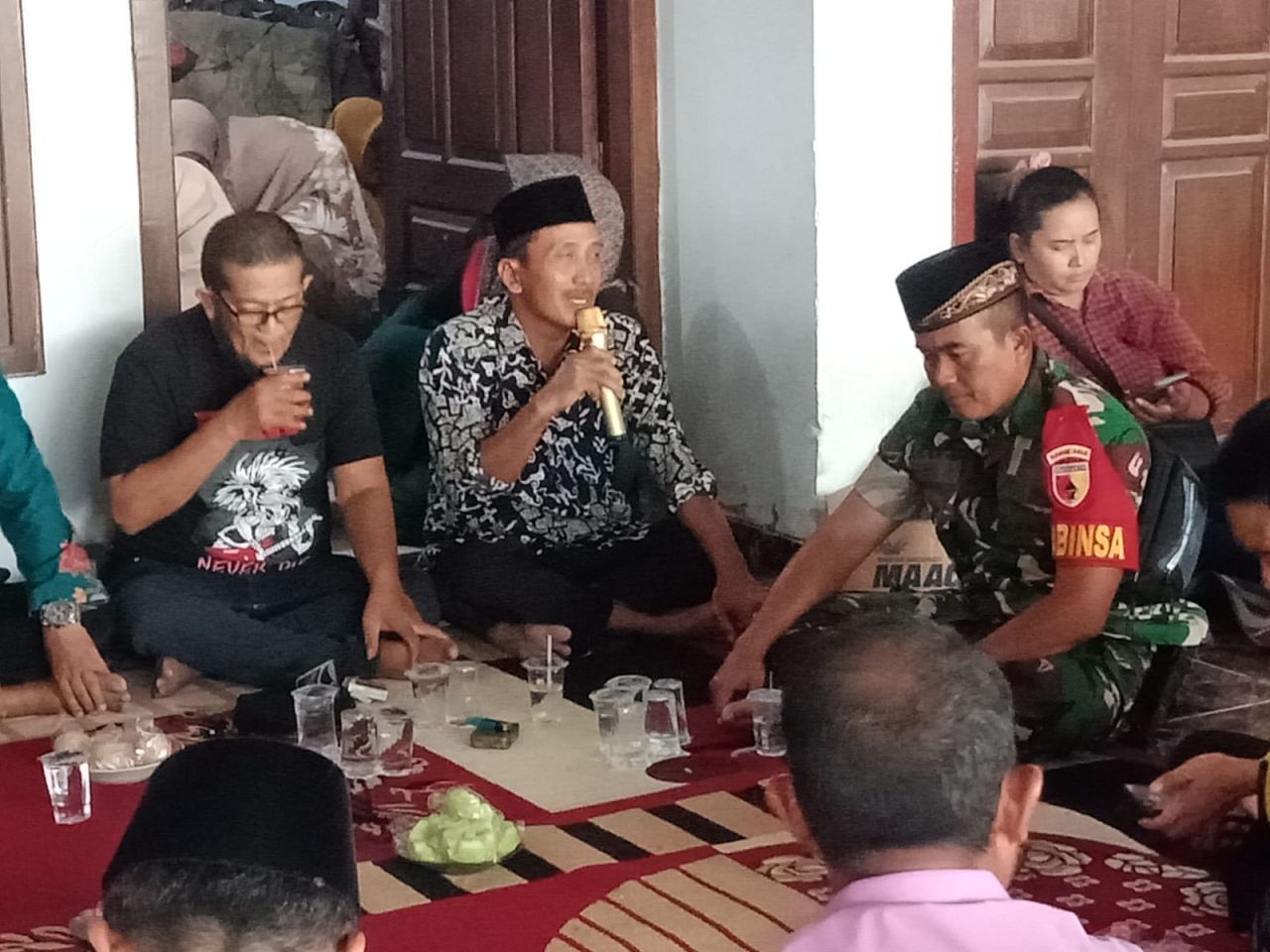 Nyadran : Kepala Dusun Bulak saat membuka acara sedekah dusun