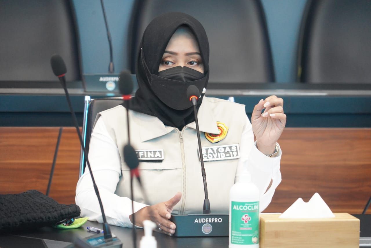 Bupati : Bupati Mojokerto dr.Ikhfuna Fatmawati saat memimpin rapat audit stunting tahun 2023 di Smart Room SBK