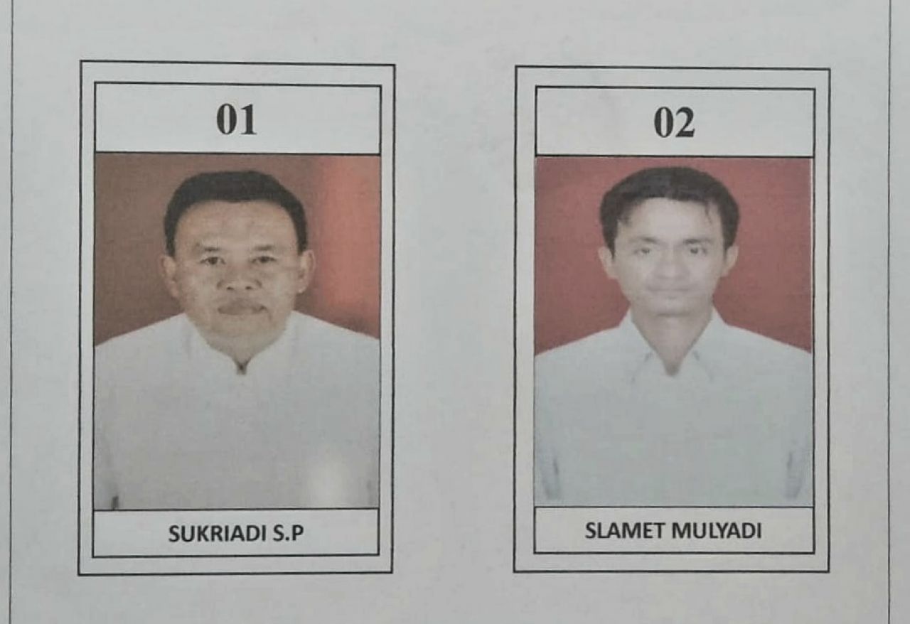 Sah : Pemilihan Kades Antar Waktu Desa Bareng sah dimenangkan Sukriadi dengan memperoleh 180 suara, 70 suara lebih unggul dari rivalnya Slamet Mulyadi yang memperoleh 110 suara
