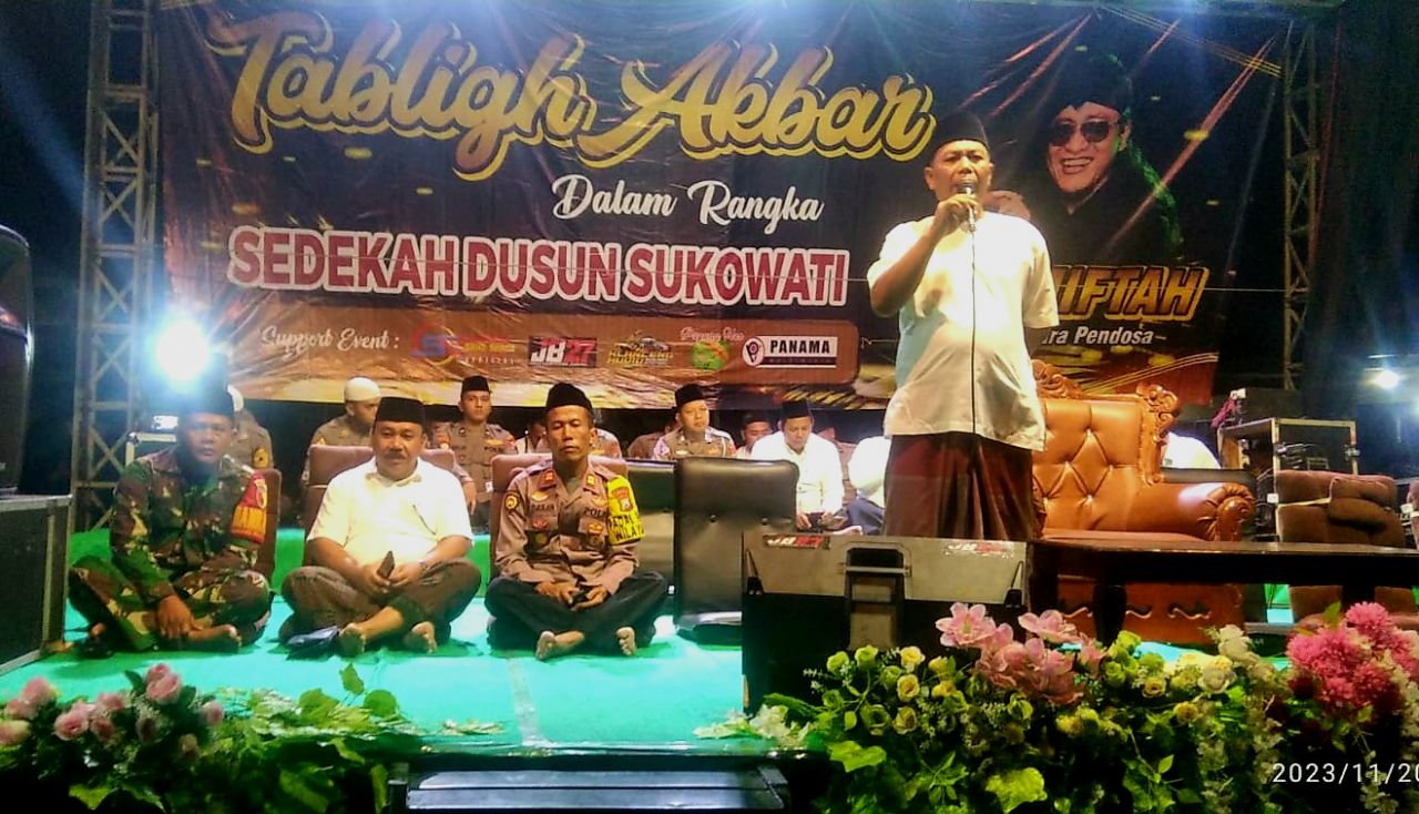 Sambutan : Kades Sukoiber Isnadi, memberikan sambutan dalam Tablig Akbar Sedekah Dusun Sukowati