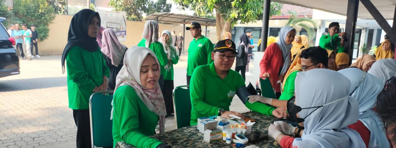 Sehat : Bupati Mojokerto Ikhfina Fahmawati sedang memastikan seluruh pegawai ASN Pemkab Mojokerto sehat dan bugar untuk melayani masyarakat