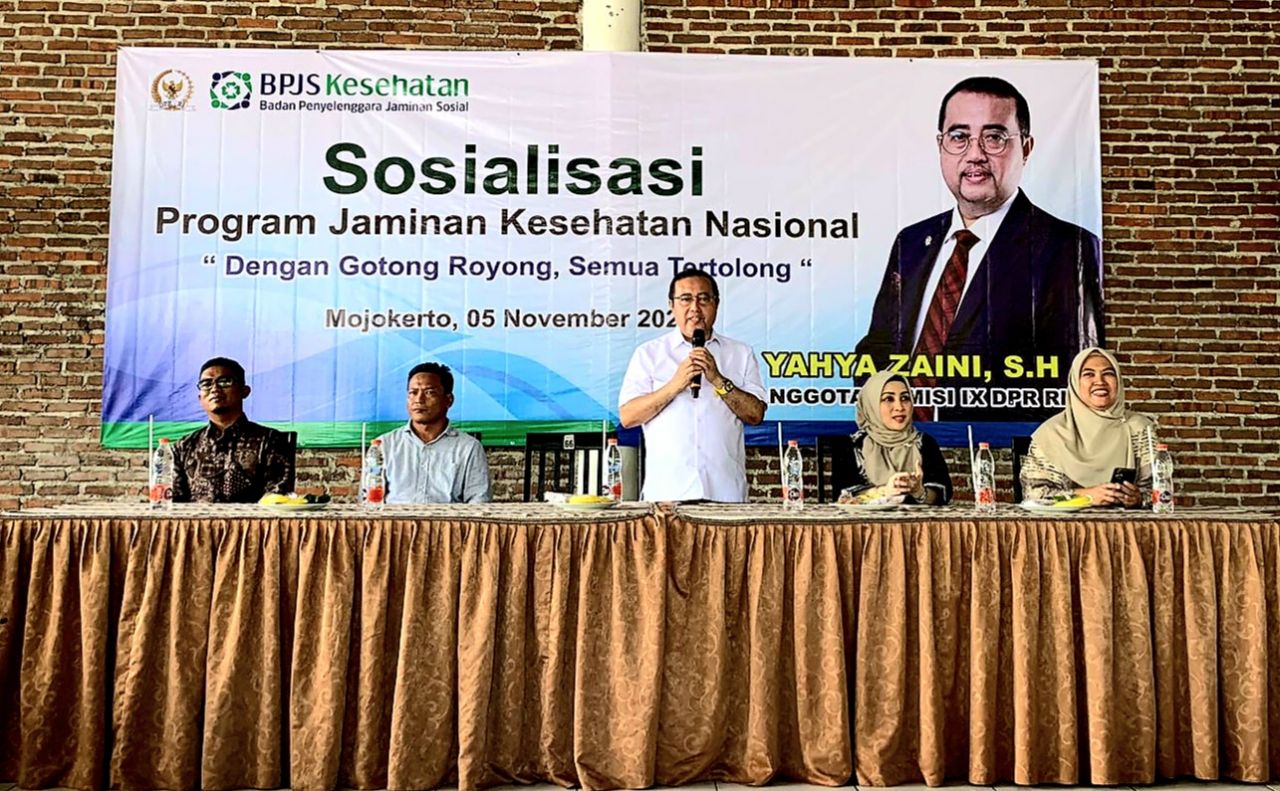 Sosialisasikan : Yahya Zaini gandeng BPJS Kesehatan Kabupaten Mojokerto saat mensosialisasikan prrogram JKN di rumah makan Arimbi