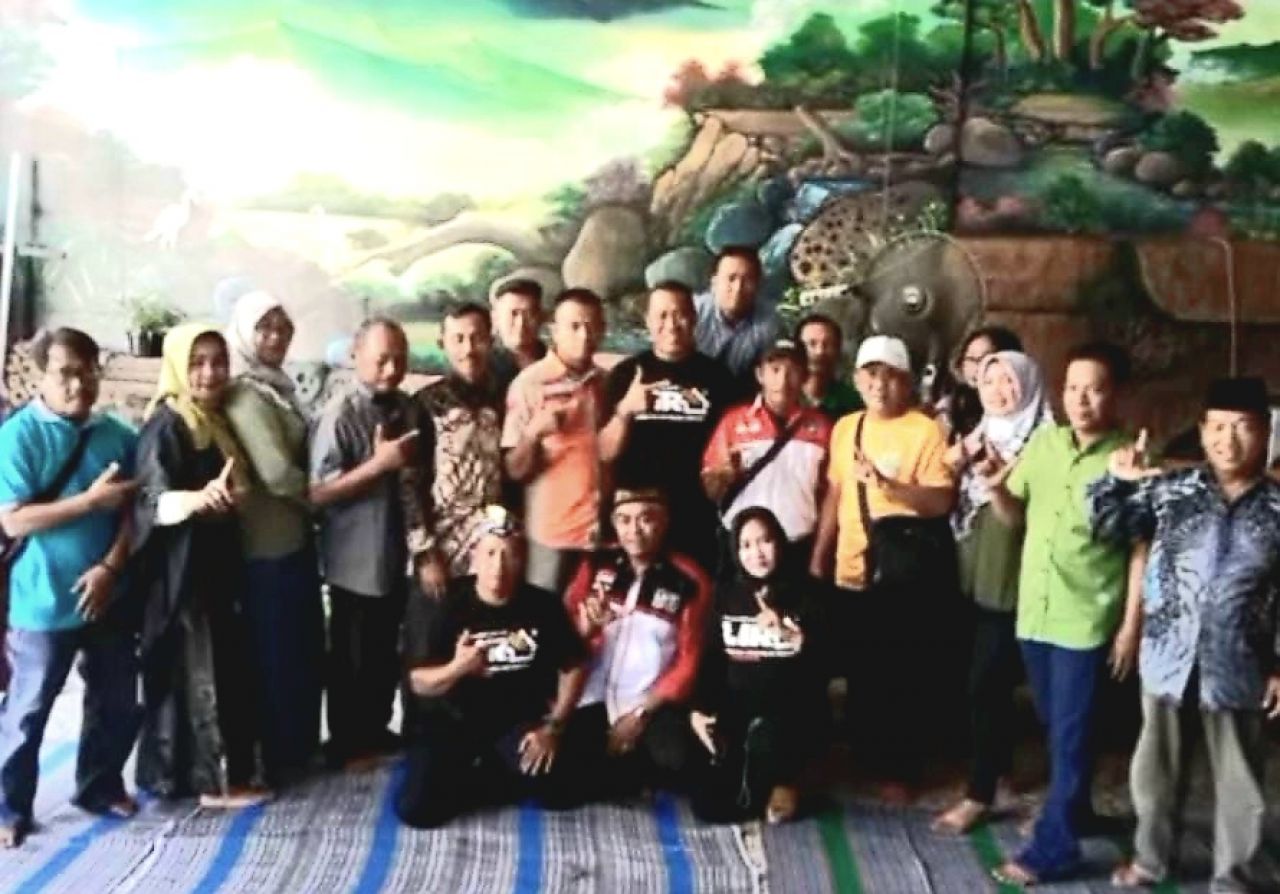 Solid : Pengurus LSM LIRA Mojokerto Raya, rapat kordinasi dirumah Bupati LIRA sikapi aduan ke Gubernur dan Ombusdman Jawa Timur