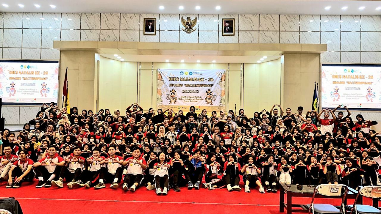 Dienatalis : peringatan ulang tahun himpunan mahasiswa biologi ke 26, yang digelar di gedung Soetarjo Universitas Negeri Jember