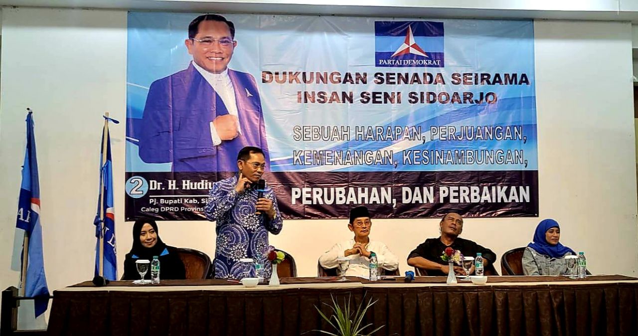 Visi misi : Dr.H.Hudiyono.M.Si. saat memberikan wawasann dan menyampaikan visi misinya di hadapan para seniman Sidoarjo