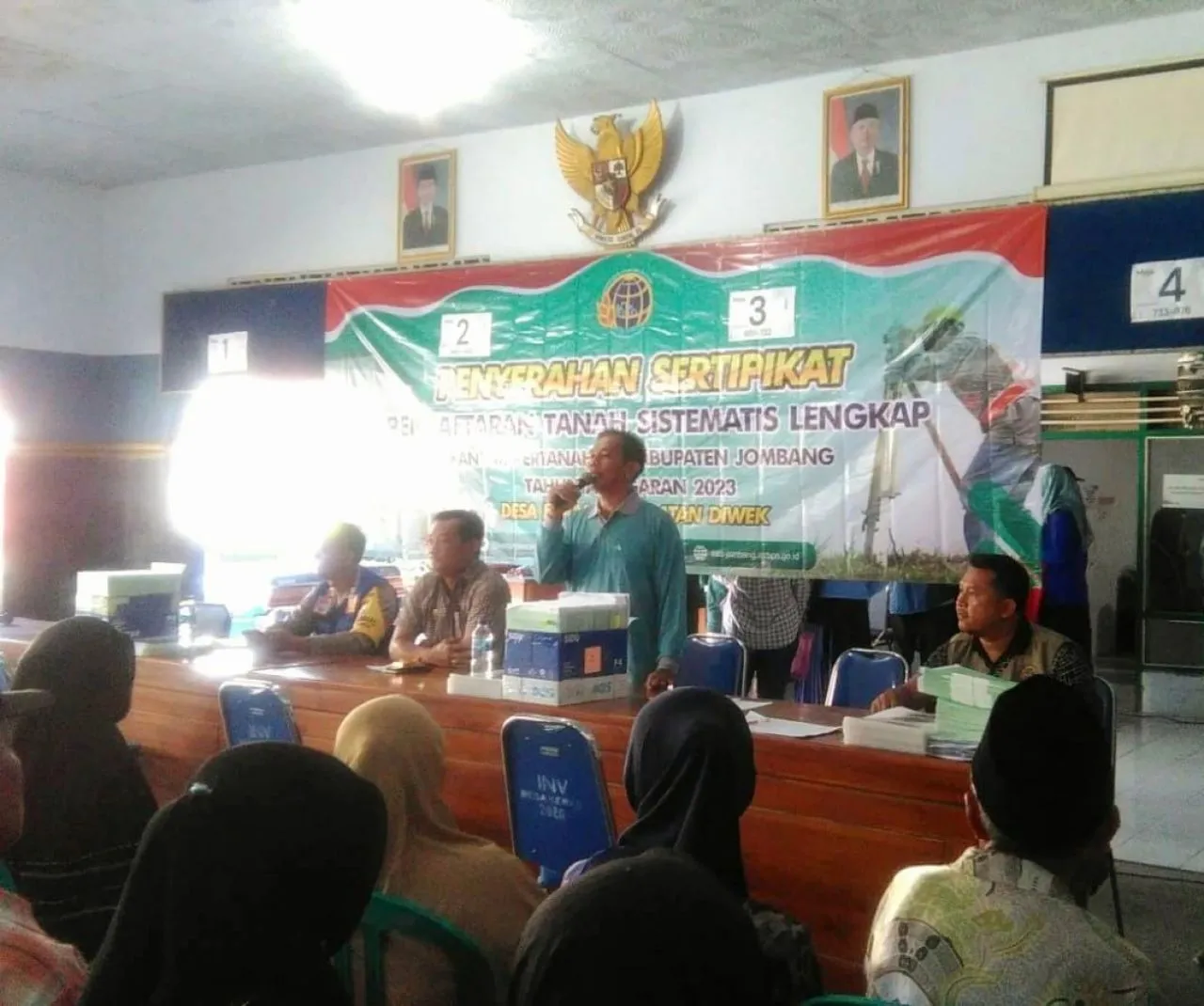 Pemdes Keras Bagikan 900 Sertifikat Program PTSL Tahap Tiga