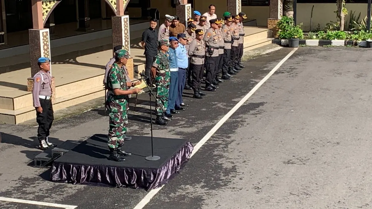Dandim Bersama Kapolres Pimpin Apel Gelar Pasukan dan Patroli Skala Besar Bulan Bakti TNI Polri