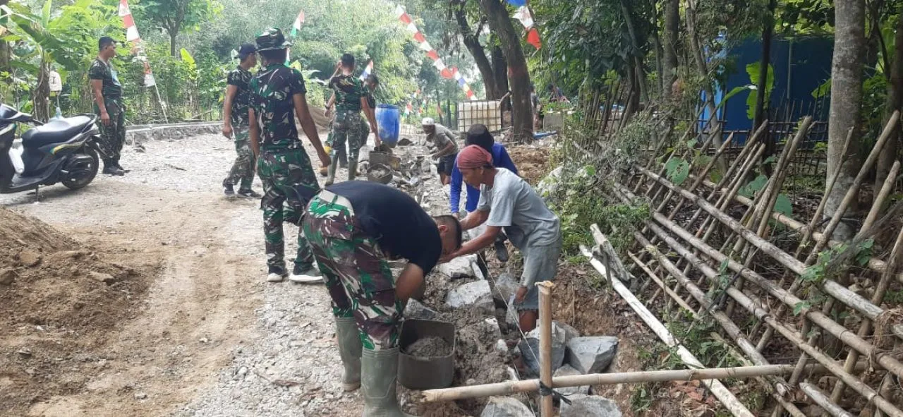 Progres Pengerasan Jalan TMMD ke 120 Kodim 0619/PWK