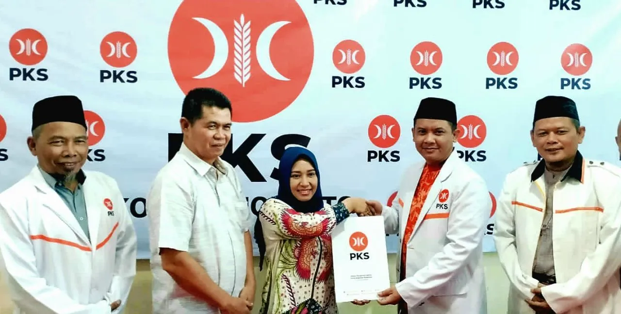 Ning Ita Ambil Formulir Pendaftaran Bakal Calon Walikota di DPD PKS Kota Mojokerto