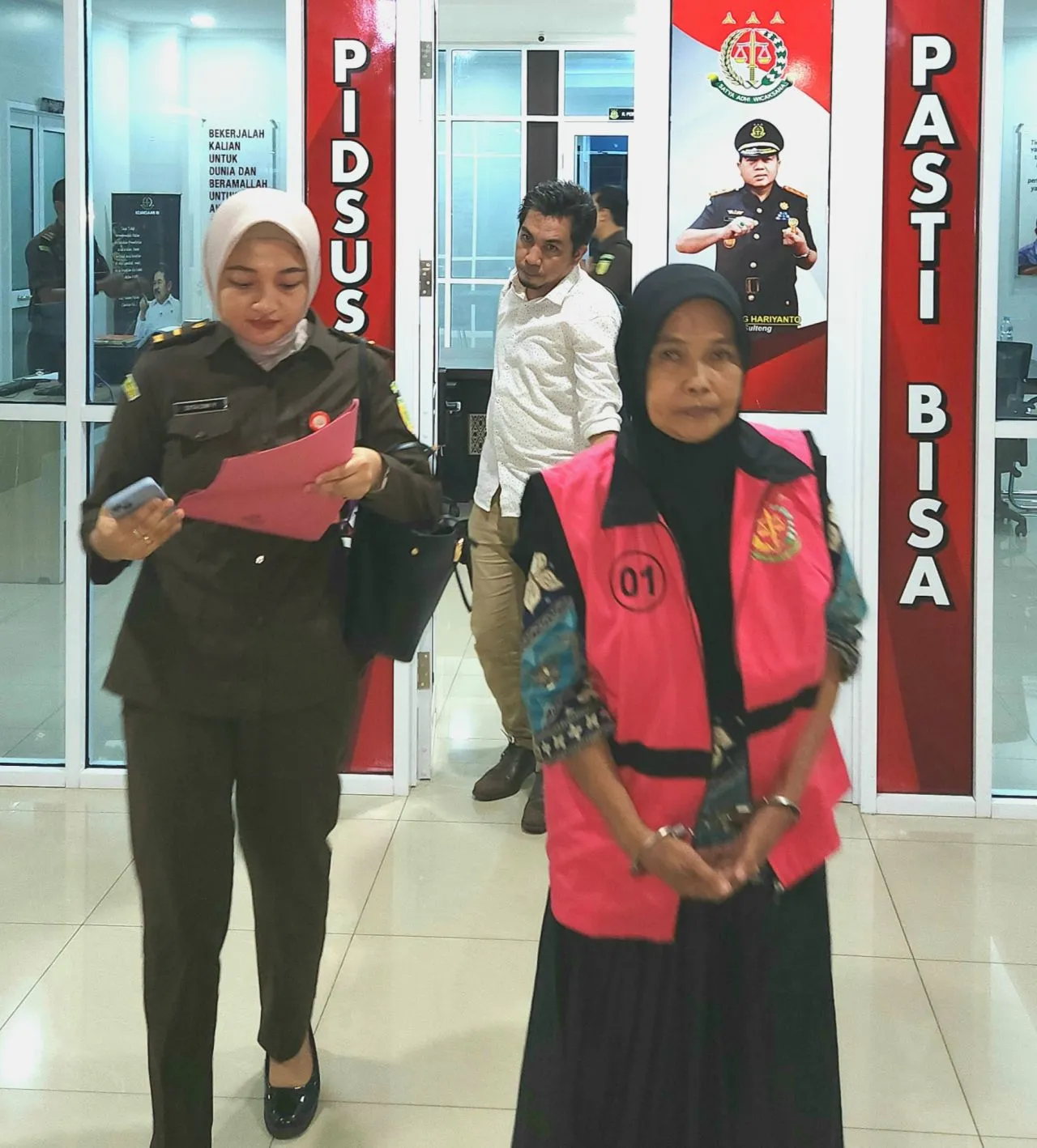 Gelang Baja Oknum Kades dan Mantan Sekdes Dusunan Barat Seharga Veloz Baru