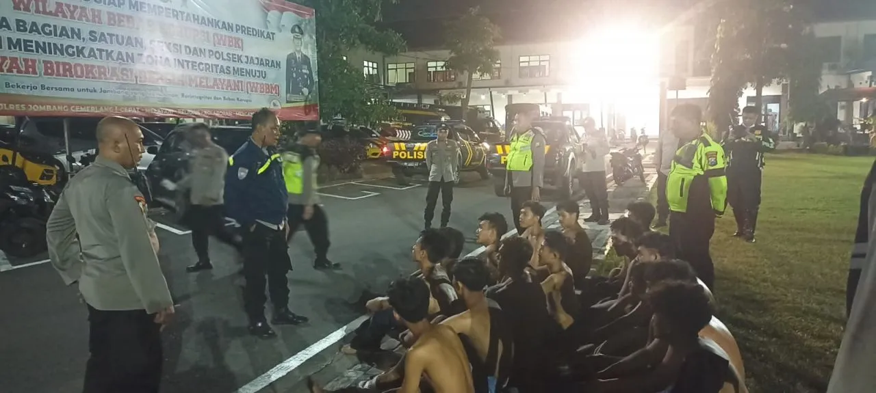 Polisi Amankan 16 Pemuda Anggota Perguruan Silat Yang Tengah Asyik Pesta Miras